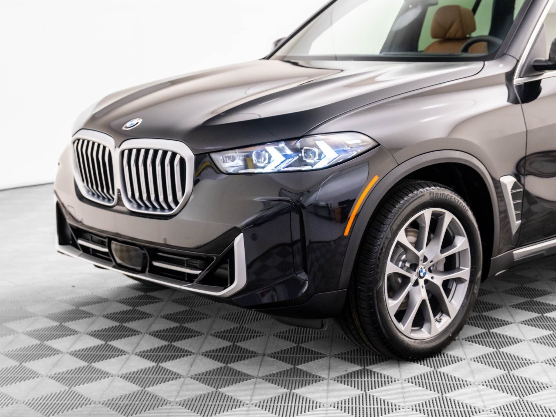 New 2026 Black Sapphire Metallic BMW xDrive40i image 39