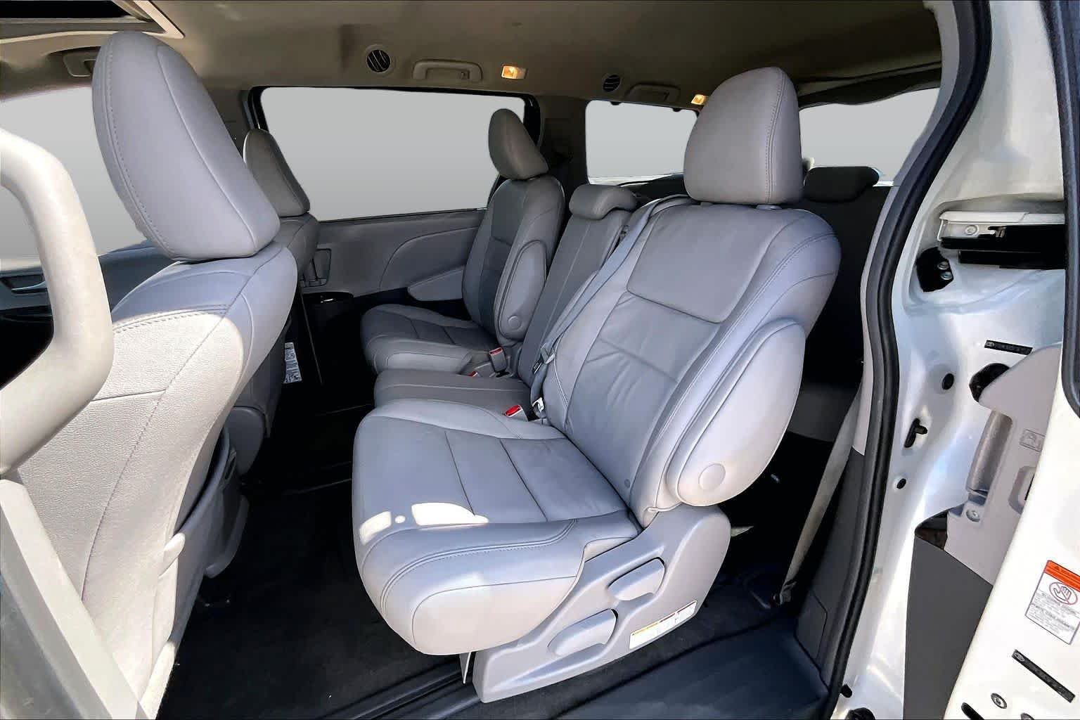 Used 2015 Blizzard Pearl Toyota XLE image 20