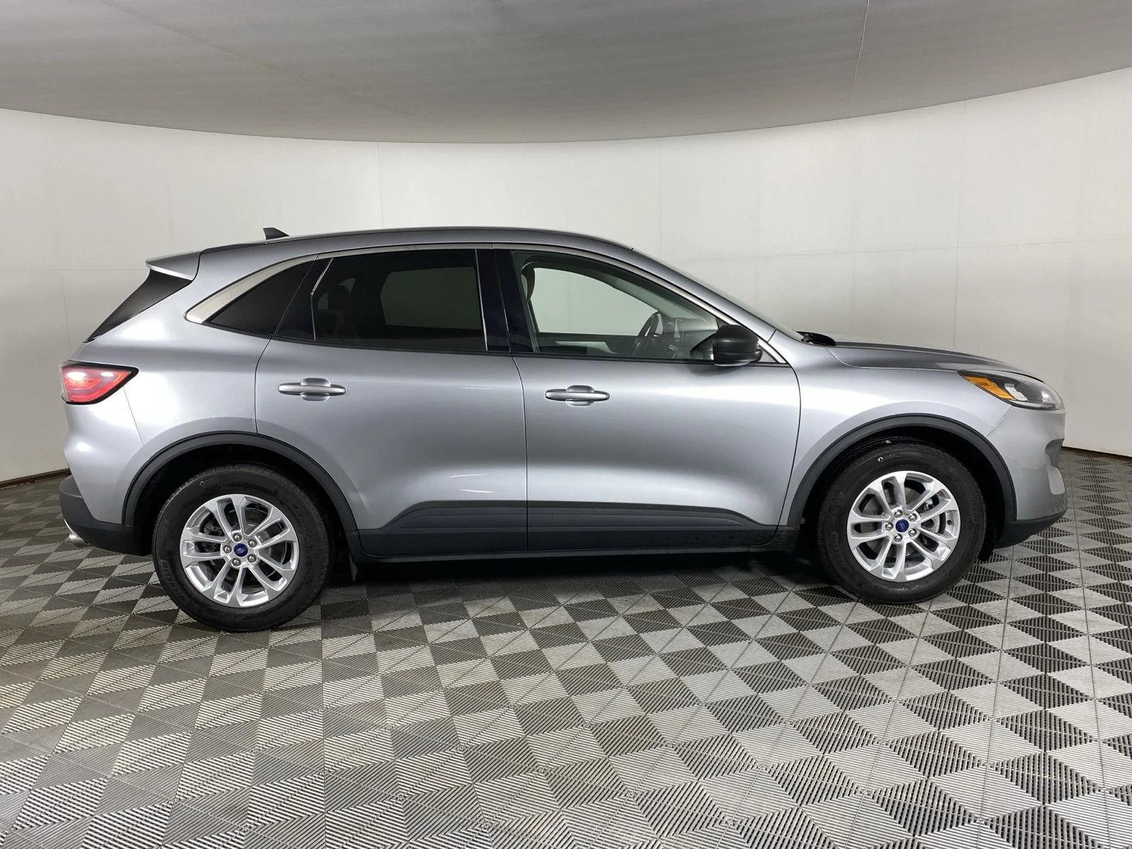 Used 2022 Iconic Silver Ford SE image 11