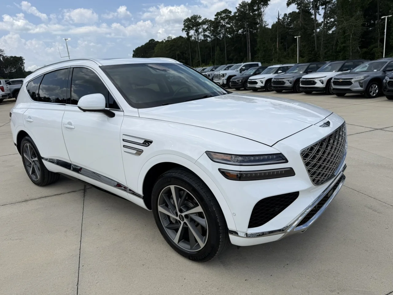 Used 2025 White Genesis 2.5T Advanced image 3