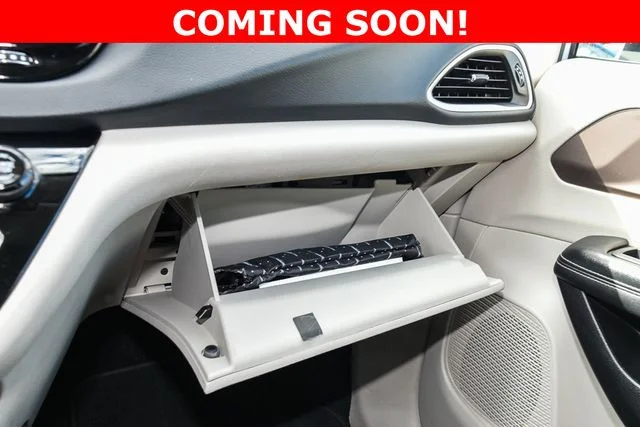 Used 2022 White Chrysler LX image 31