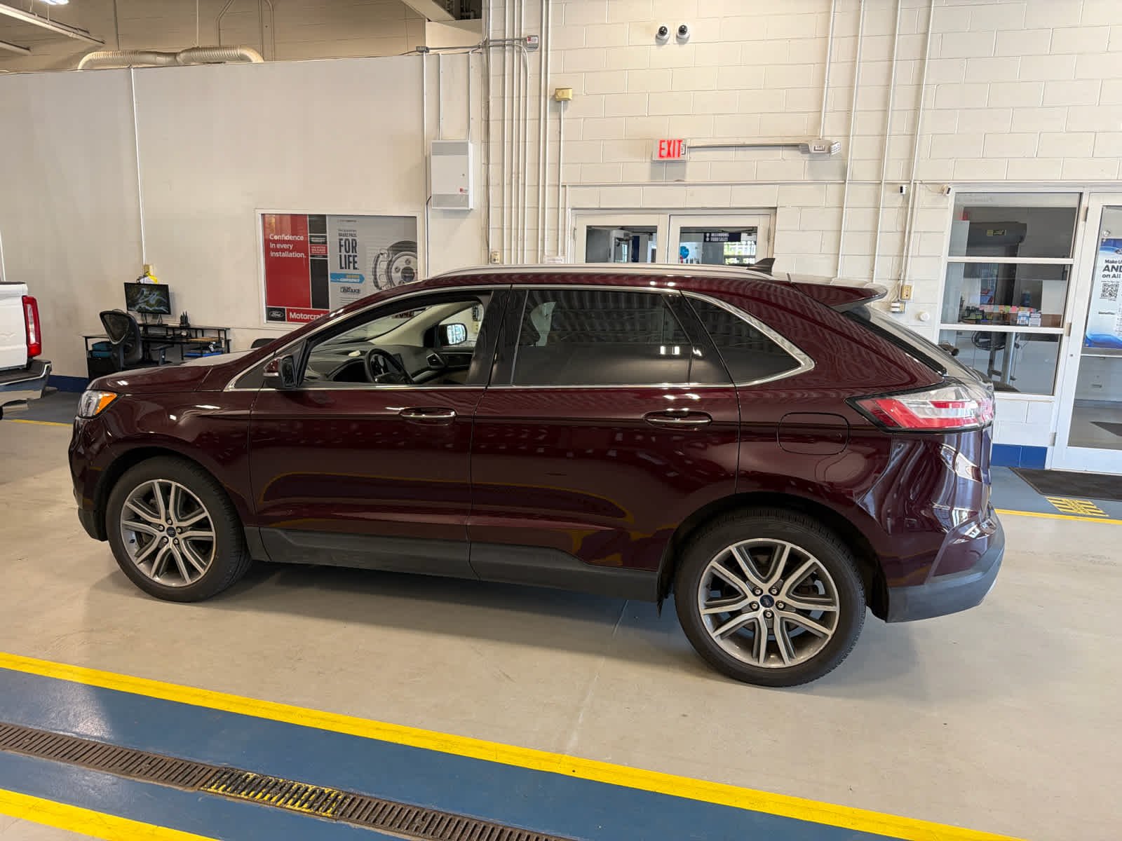 Used 2022 Burgundy Velvet Metallic Tinted Clearcoat Ford Titanium image 8