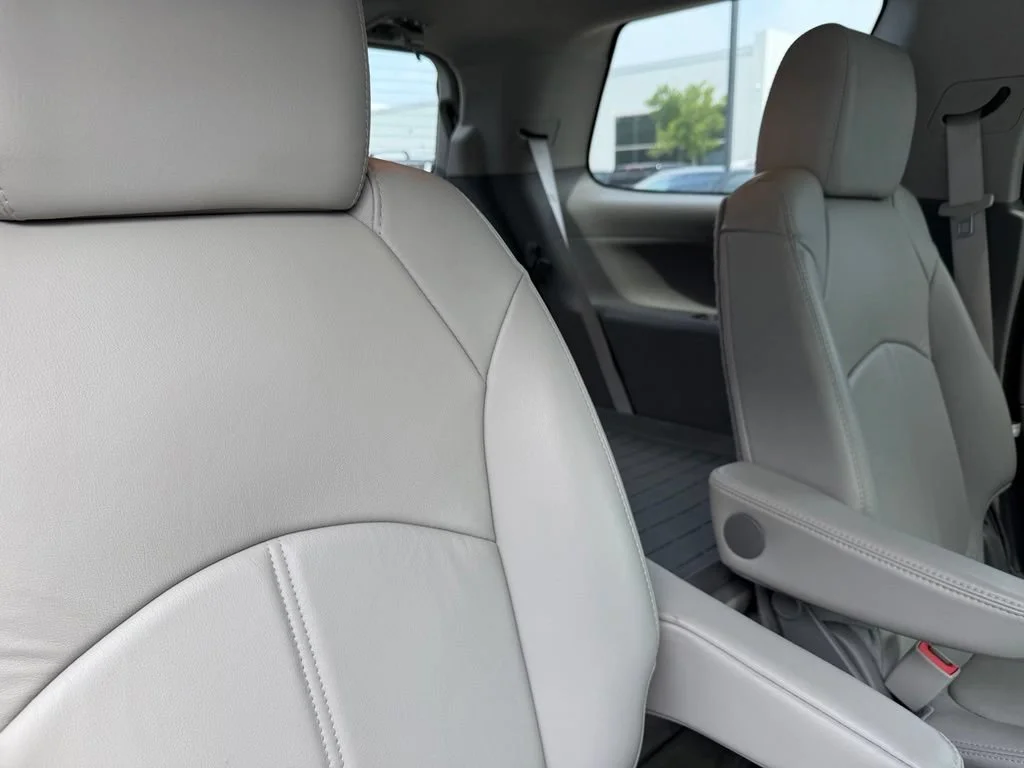 Used 2013 Champagne Silver Metallic GMC SLT image 13