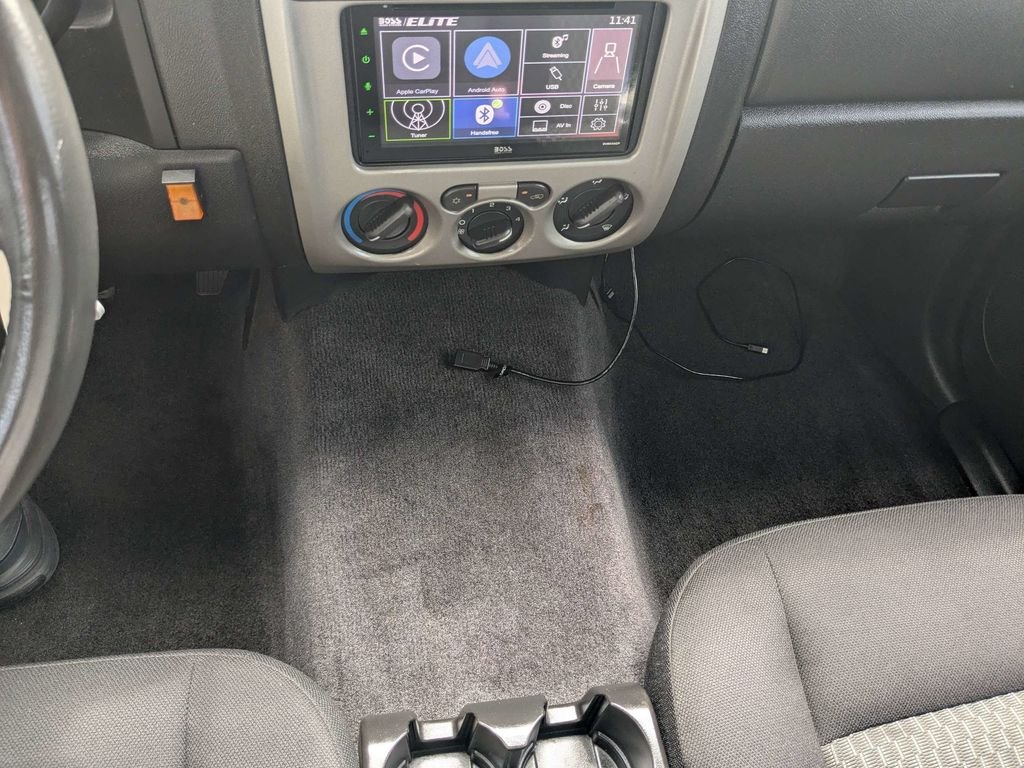 Used 2008 White Chevrolet LT image 19