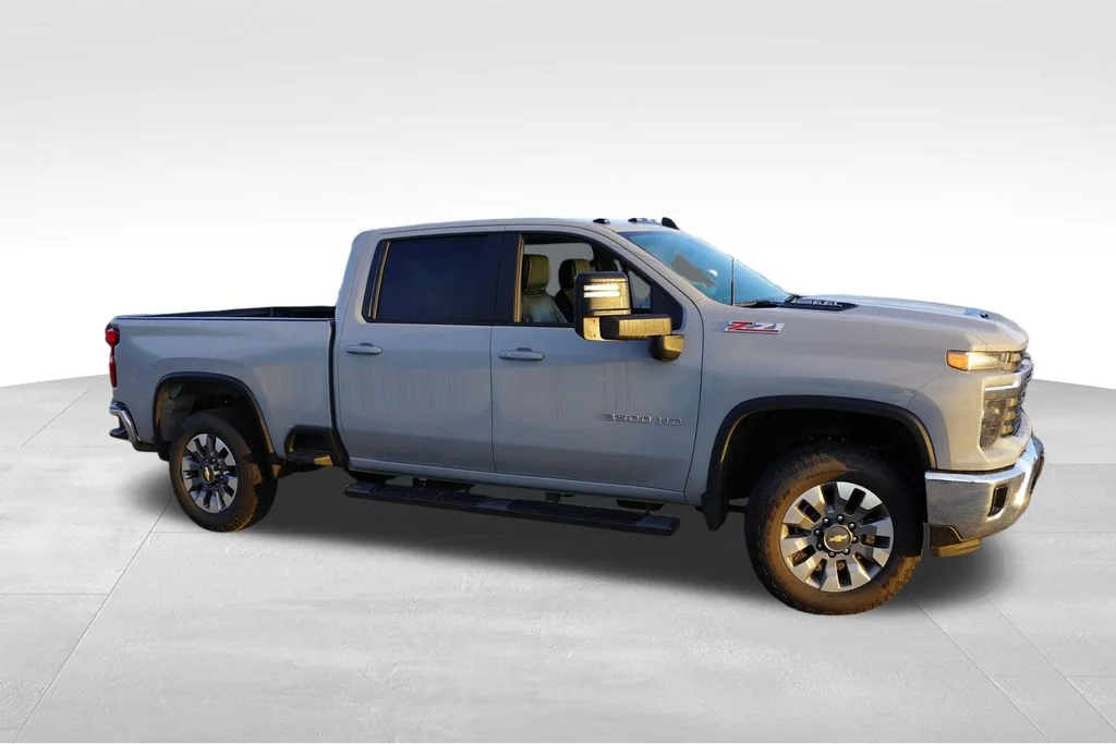 Used 2024 Slate Gray Metallic Chevrolet LT image 2