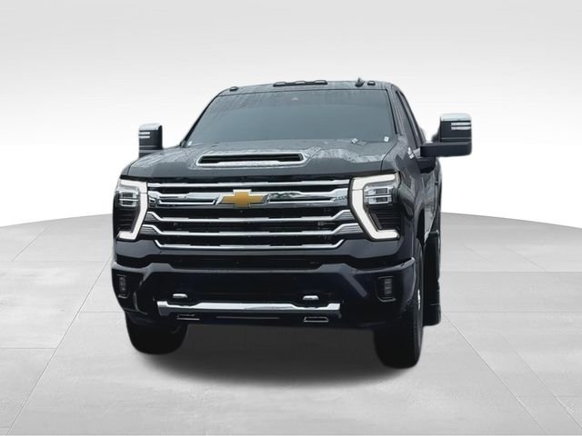 Used 2024 Black Chevrolet High Country image 3