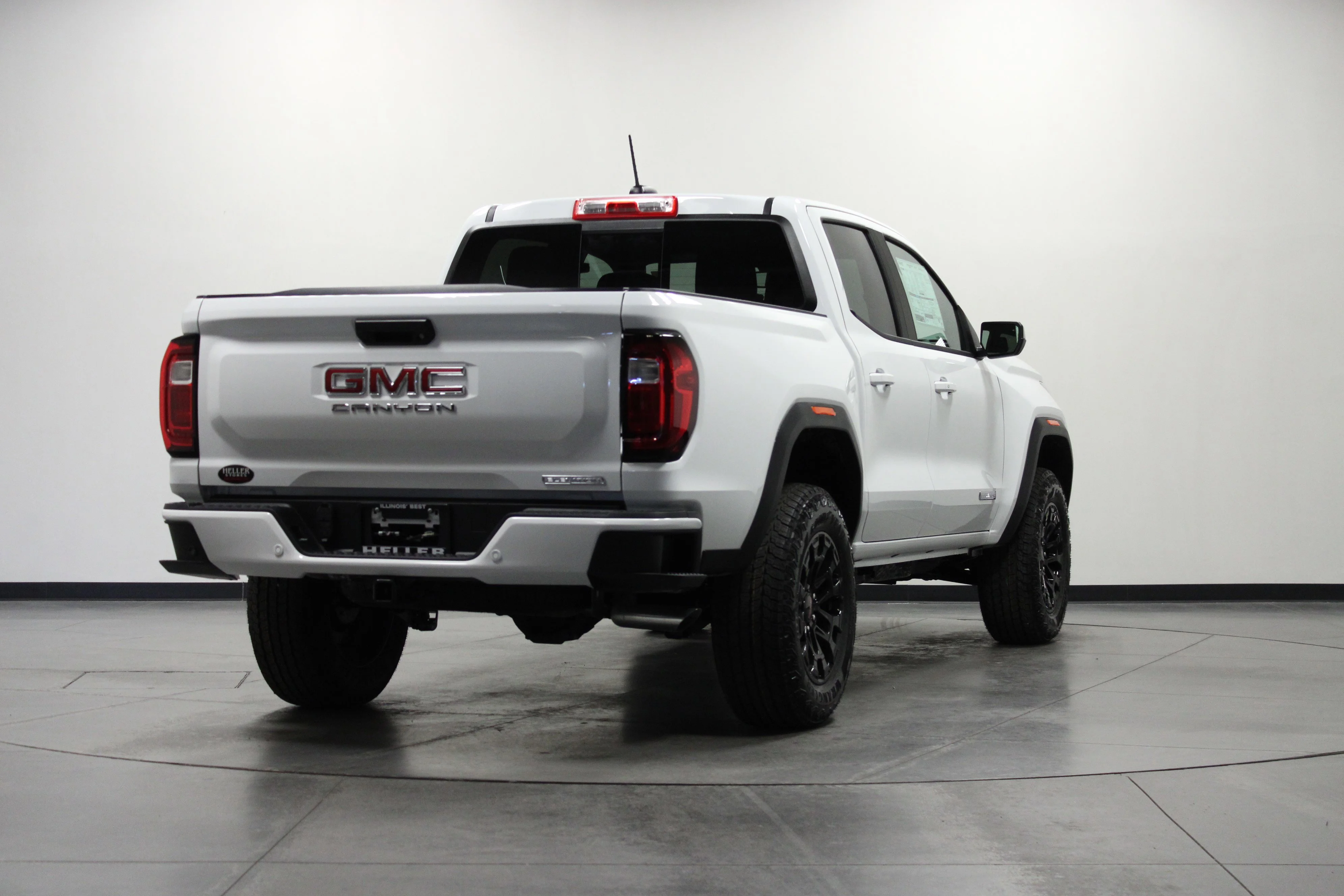 New 2026 Summit White GMC Elevation image 4
