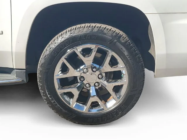 Used 2018 IRIDESCENT PEARL TRICOAT Chevrolet Premier image 42
