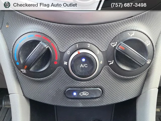Used 2017 Pulse Red Hyundai SE image 16