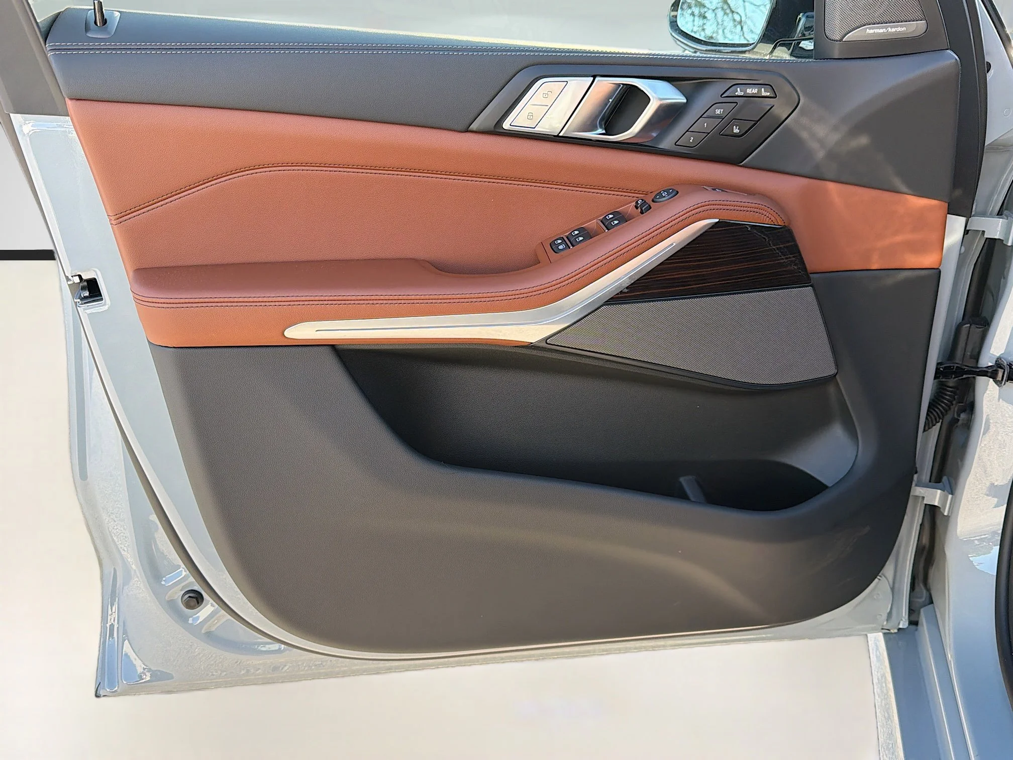 New 2027 Brooklyn Grey Metallic BMW xDrive40i image 22