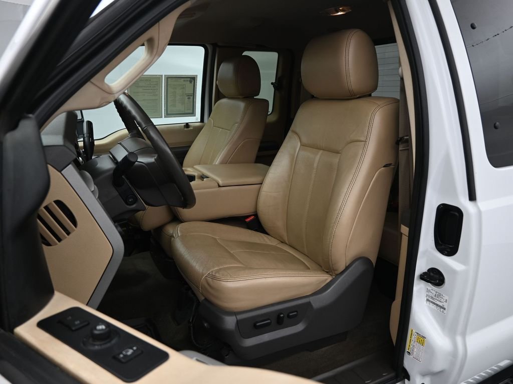 Used 2013 White Ford Lariat image 8