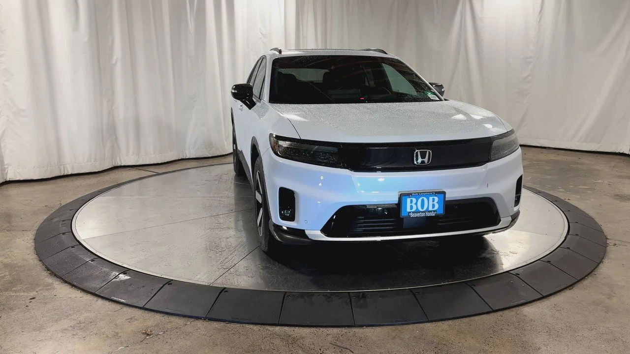New 2026 Frostline White Pearl Honda Touring image 4