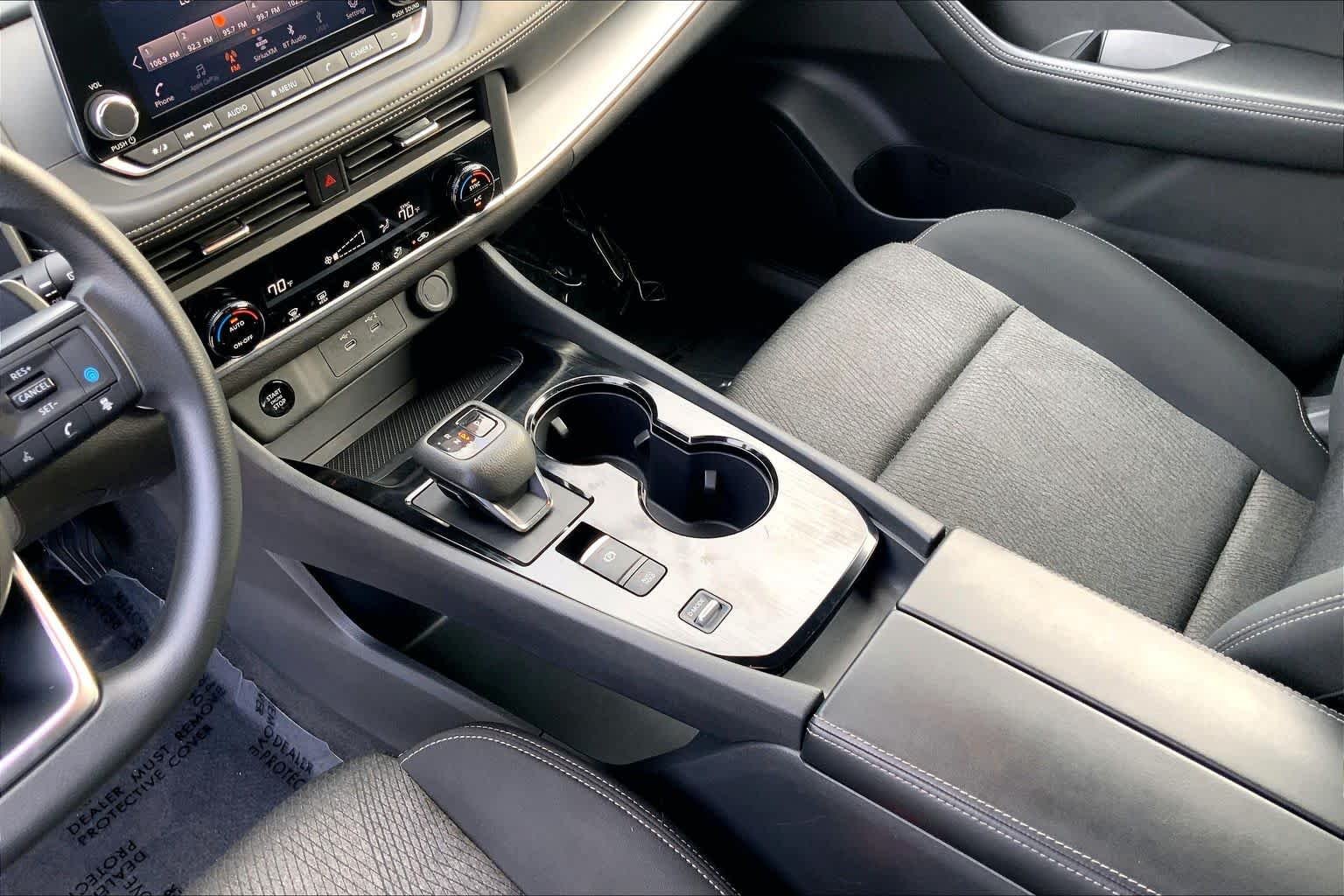Used 2024 Everest White Pearl Nissan SV image 16