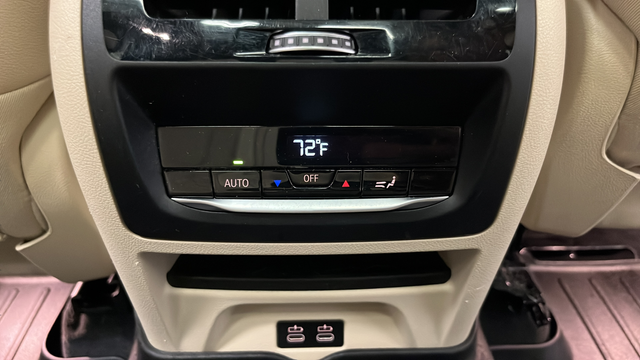 Used 2022 Alpine White BMW xDrive30i image 35