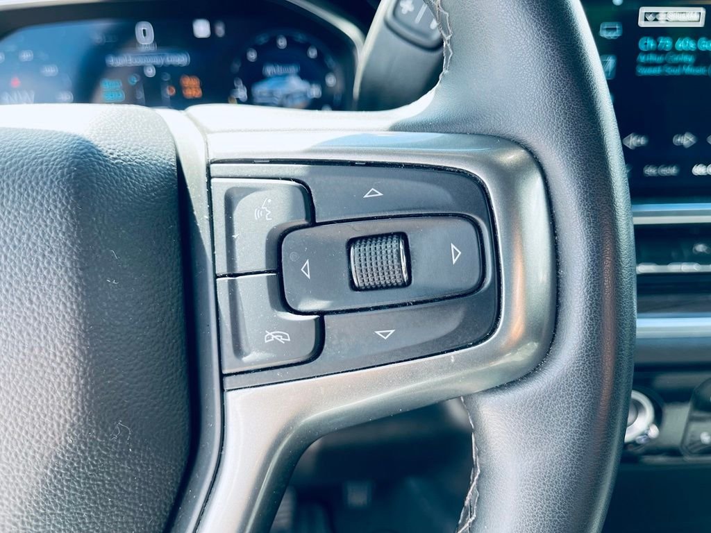 Used 2023 White Chevrolet LT image 17