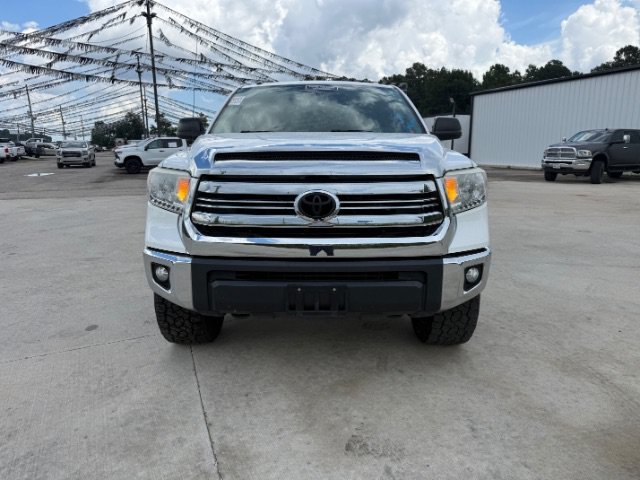 Used 2017 White Toyota SR5 image 8