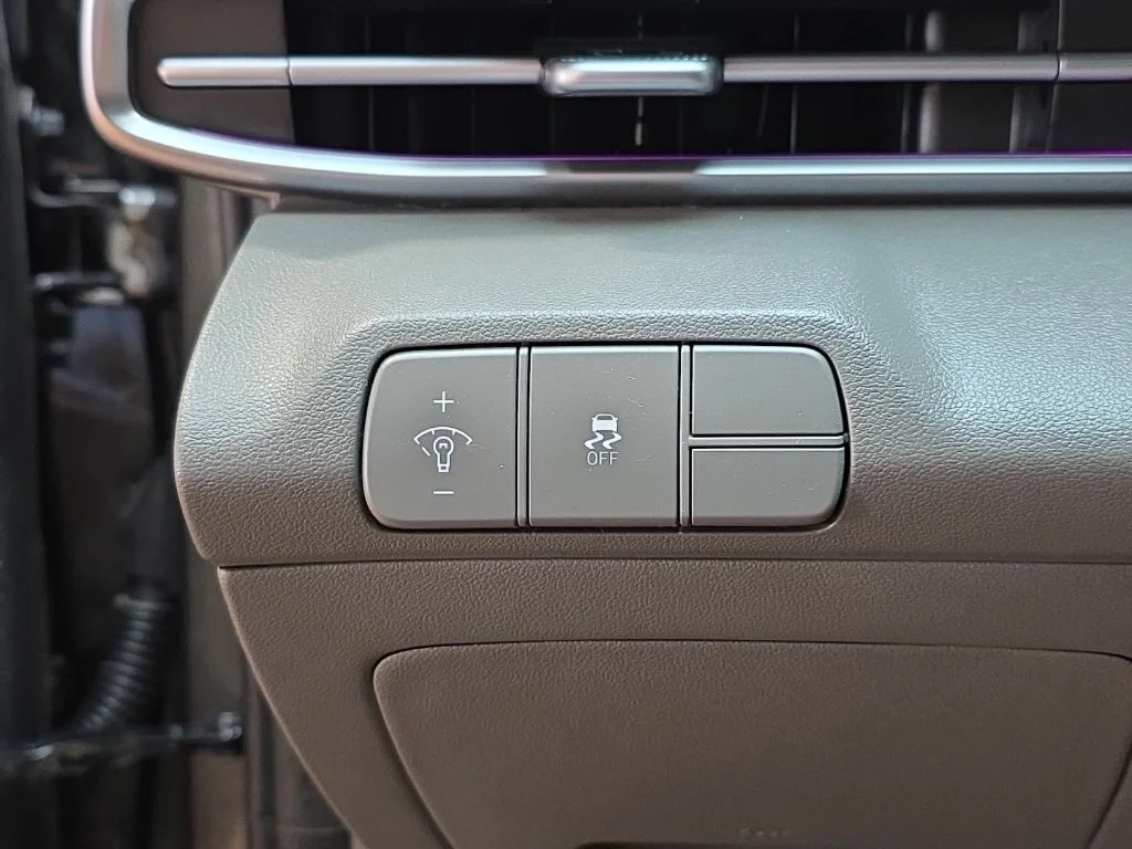 Used 2024 Amazon Gray Hyundai SEL image 23