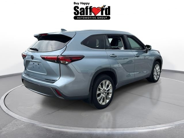 Used 2024  Toyota Limited image 8