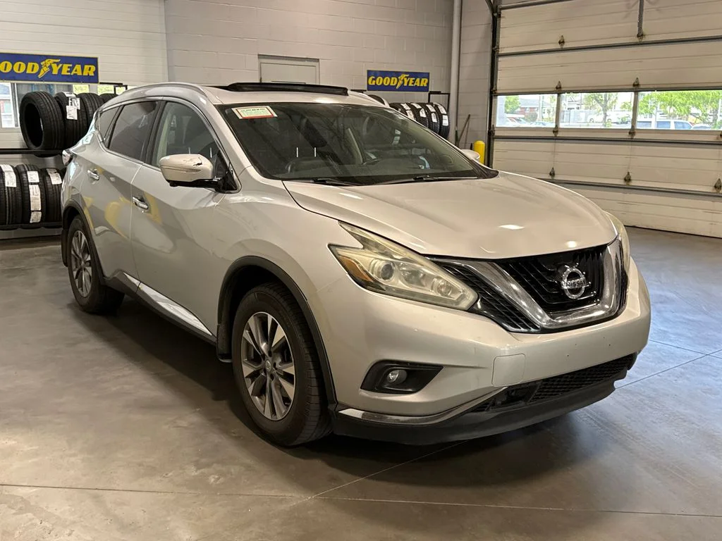 Used 2015 Silver Nissan SL image 3
