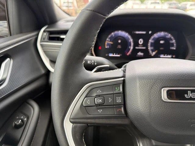Used 2024 Gray Jeep Altitude image 29