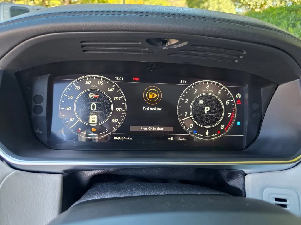 Used 2018 White Land Rover SVR image 22