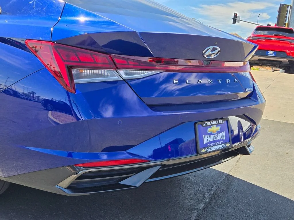 Used 2022 Intense Blue Hyundai Limited image 5