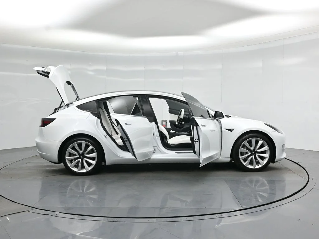 Used 2020  Tesla Standard Range Plus image 3