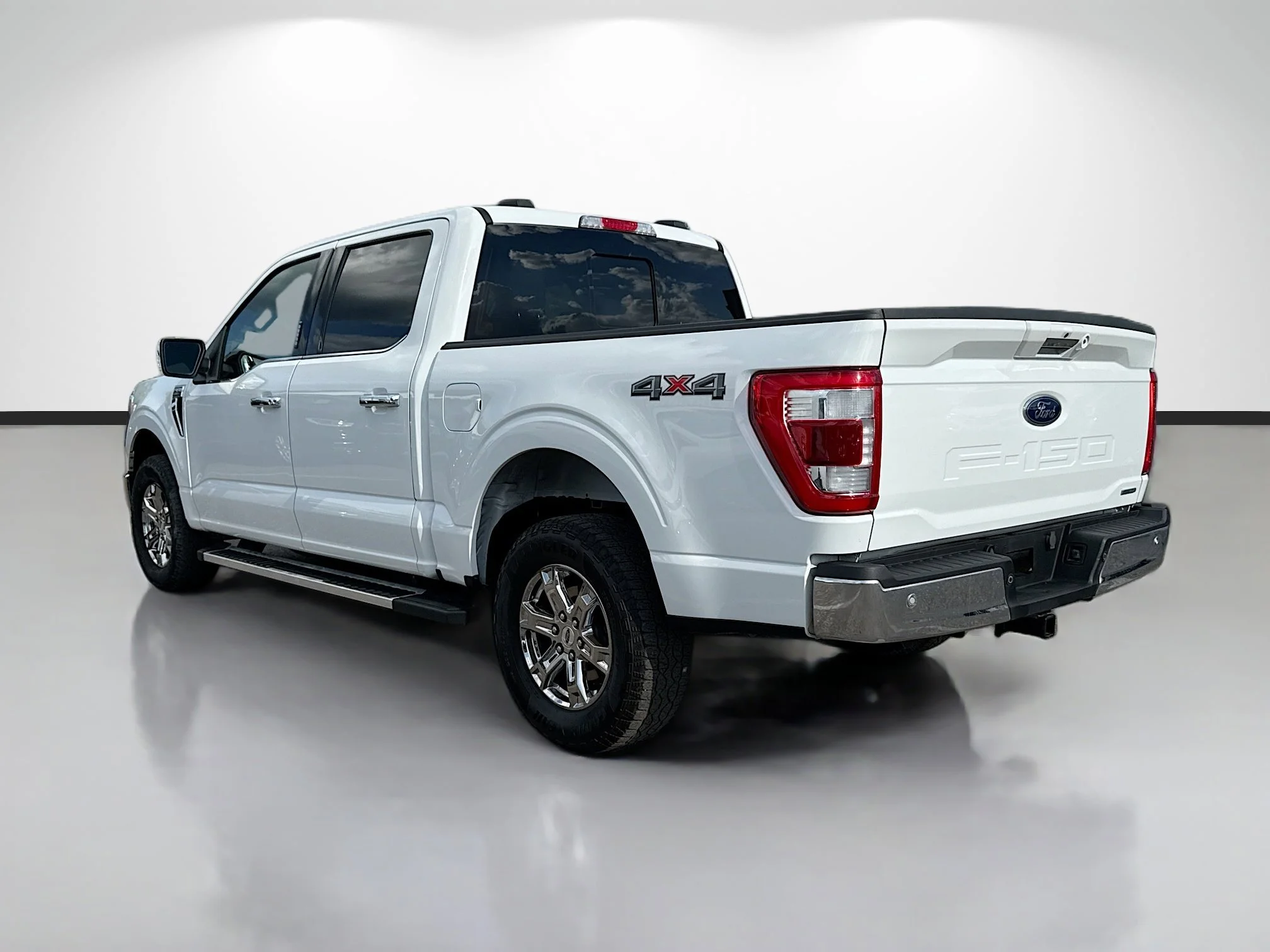 Used 2023 Oxford White Ford LARIAT image 5