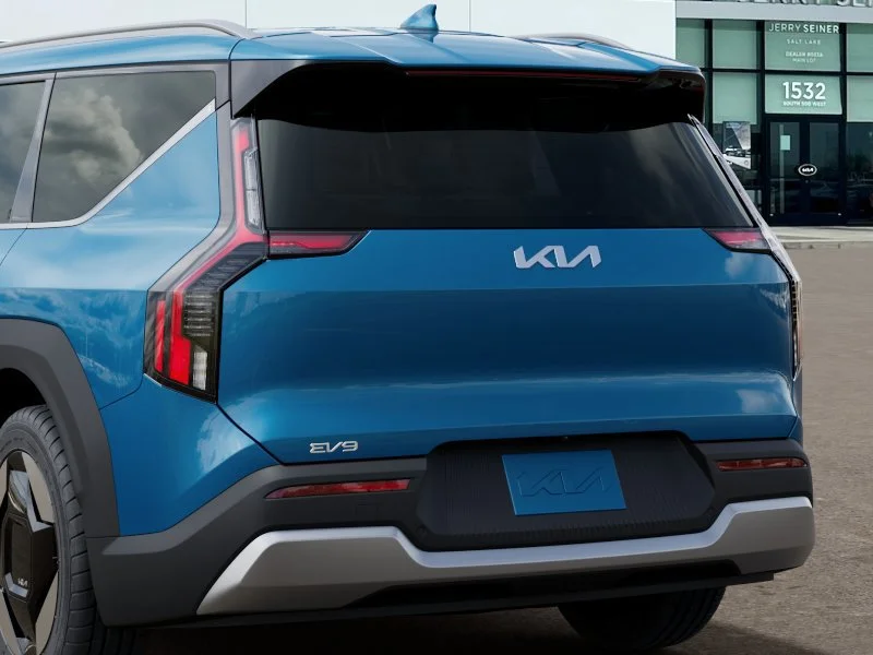 New 2026 Ocean Blue Kia Wind AWD image 13
