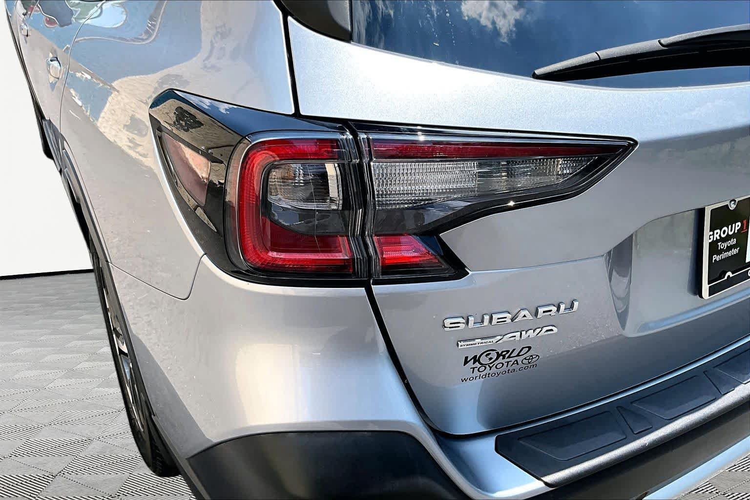 Used 2022 Ice Silver Metallic Subaru Limited image 29