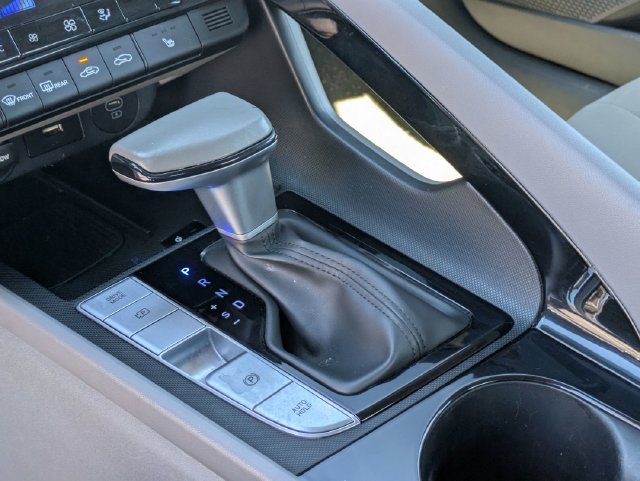 Used 2025 Gray Hyundai SEL Convenience image 22