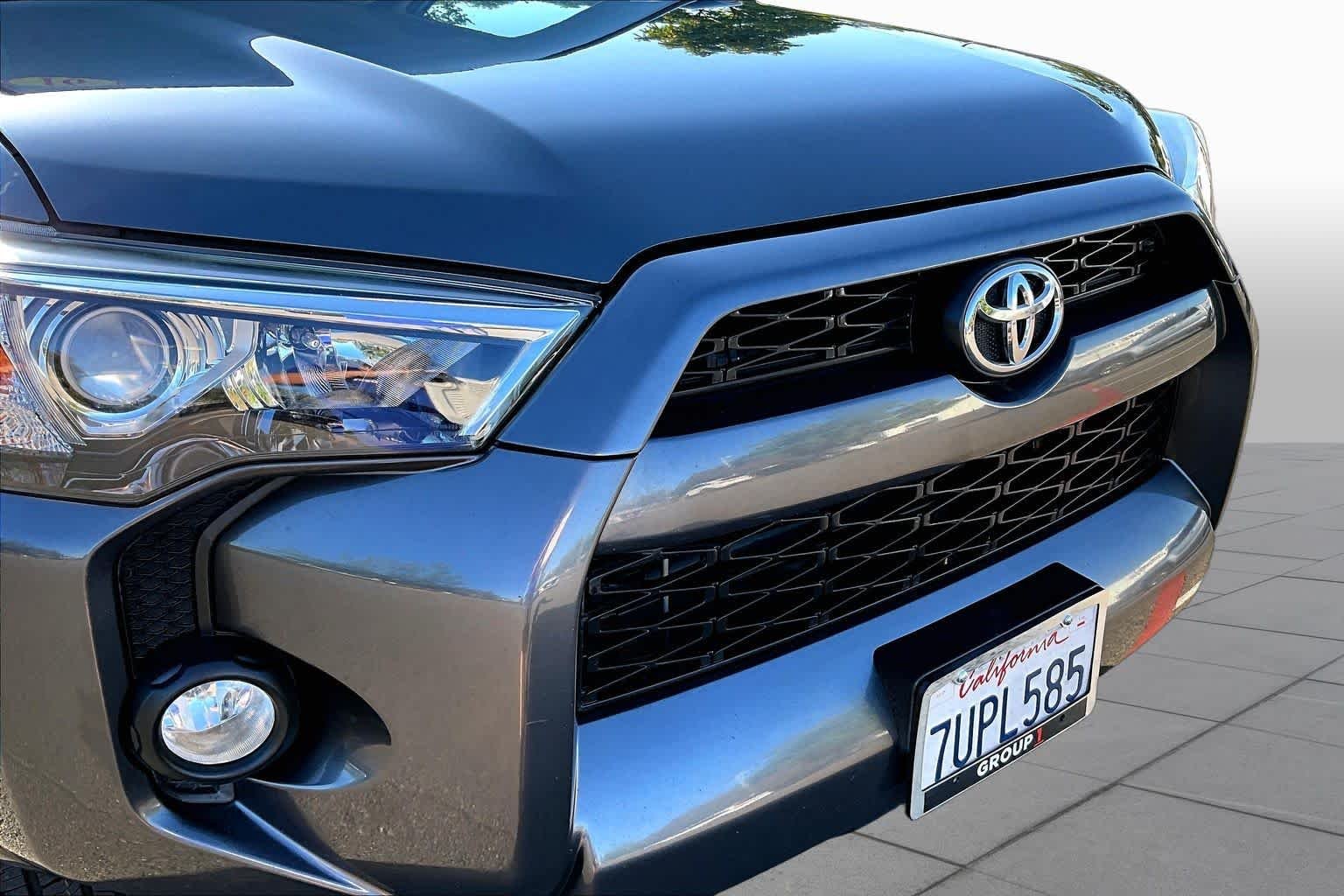 Used 2016 Magnetic Gray Metallic Toyota SR5 Premium image 29