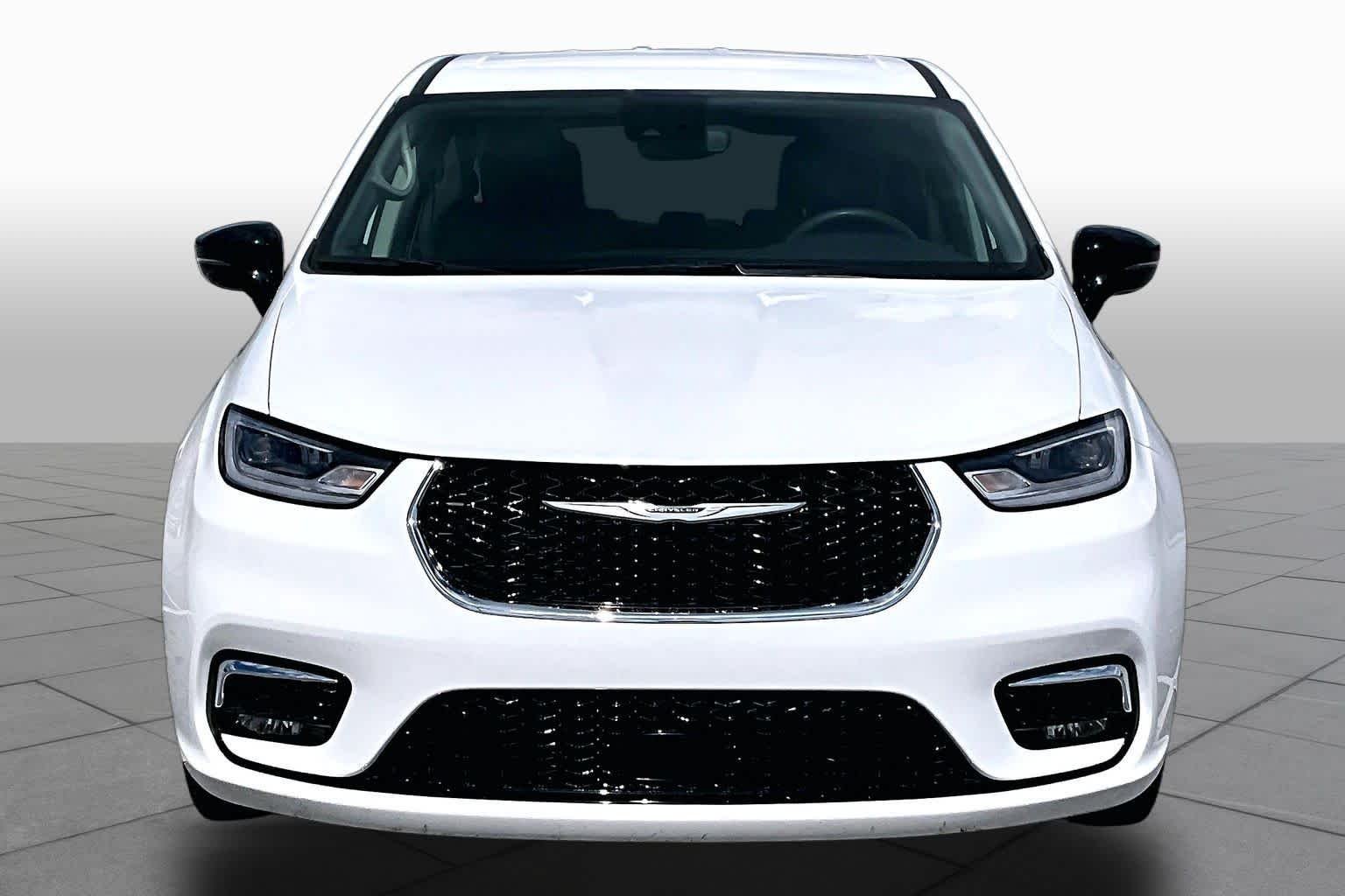 Used 2024 Bright White Clearcoat Chrysler Hybrid Select image 4