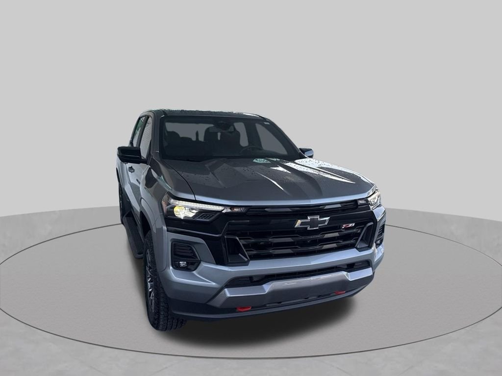 Used 2025 Gray Chevrolet Z71 image 13