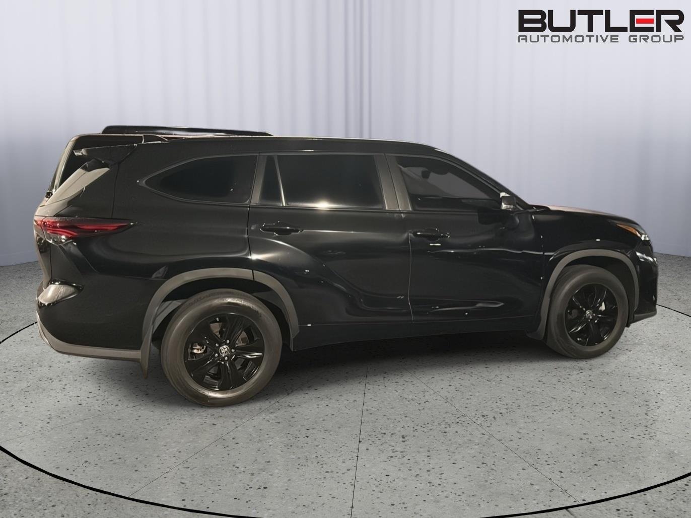 Used 2024 Midnight Black Metallic Toyota XLE image 5