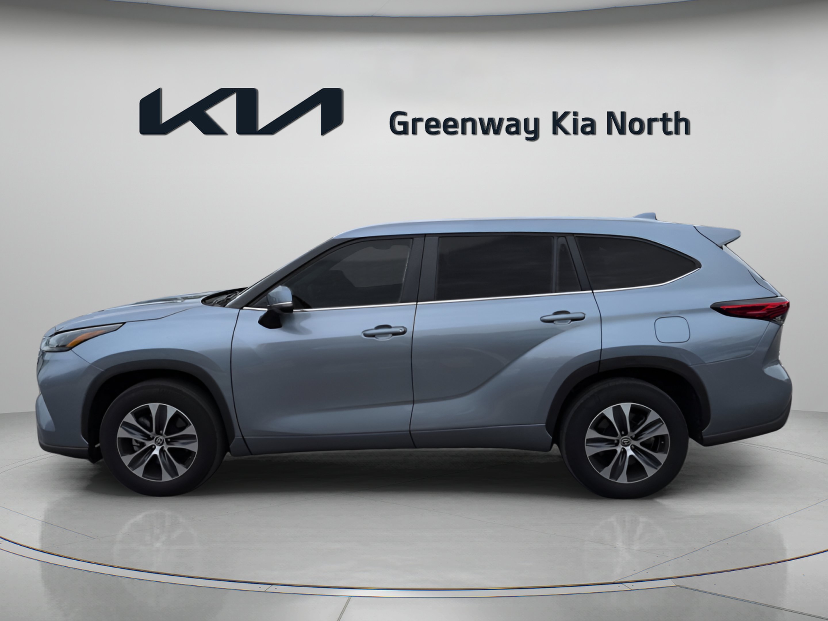 Used 2023 Moon Dust Toyota XLE image 5