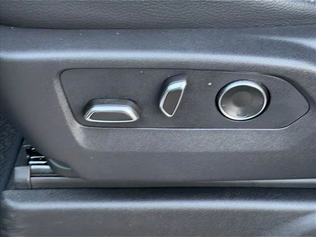 Used 2025 White Frost Tricoat GMC Denali image 24