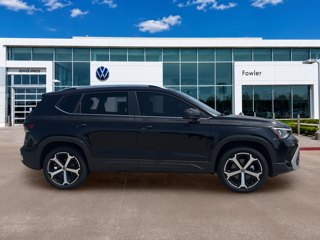 Certified Used 2025 Black Volkswagen 1.5T SEL image 5
