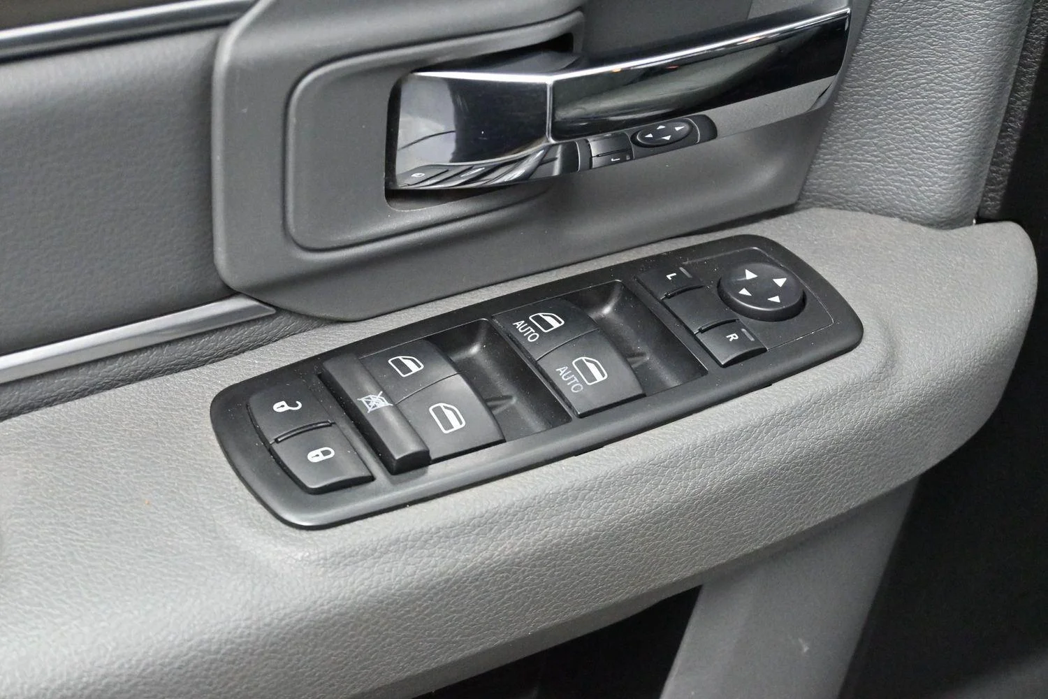 Used 2015 Bright Silver Metallic Clearcoat Ram SLT image 10