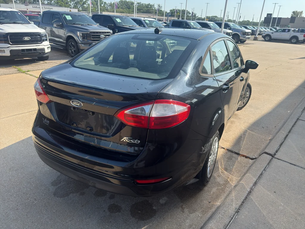 Used 2019 Shadow Black Ford S image 8