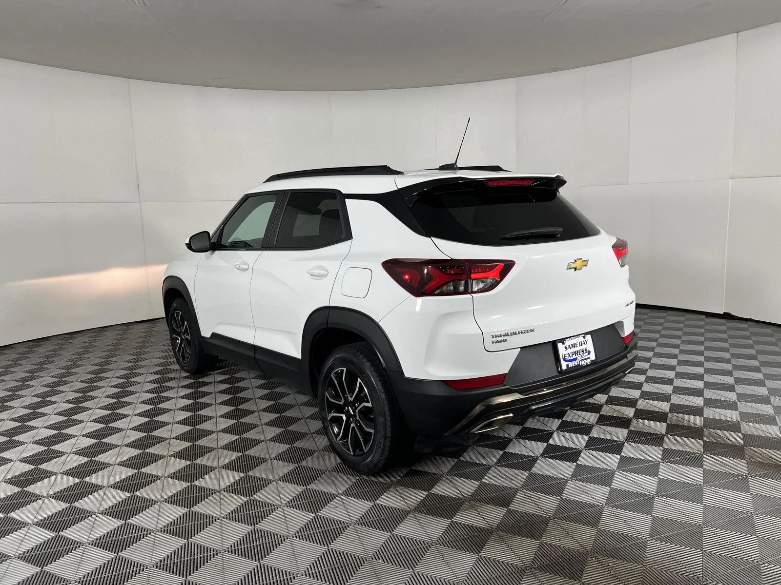 Used 2023 Summit White Chevrolet ACTIV image 5