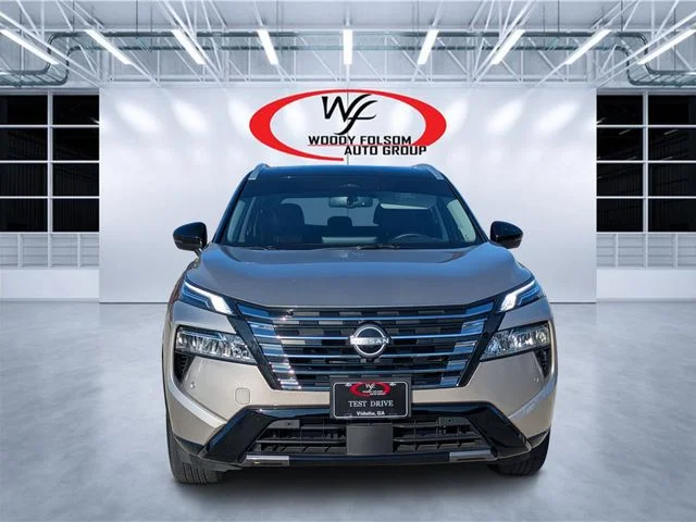 Used 2025 Gold Nissan Platinum image 8