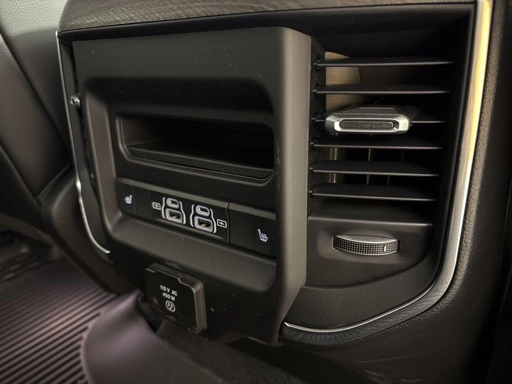 New 2026 Diamond Black Crystal Pearl-Coat Exterior Paint RAM Laramie image 26
