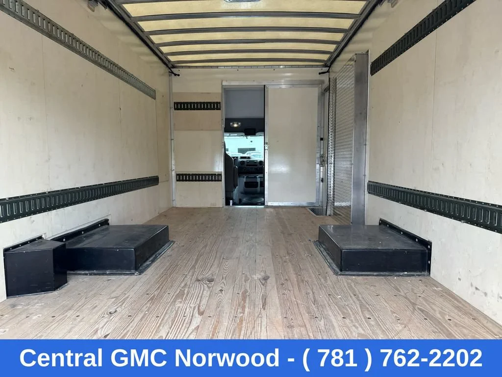 Used 2024  Ford BASE image 11