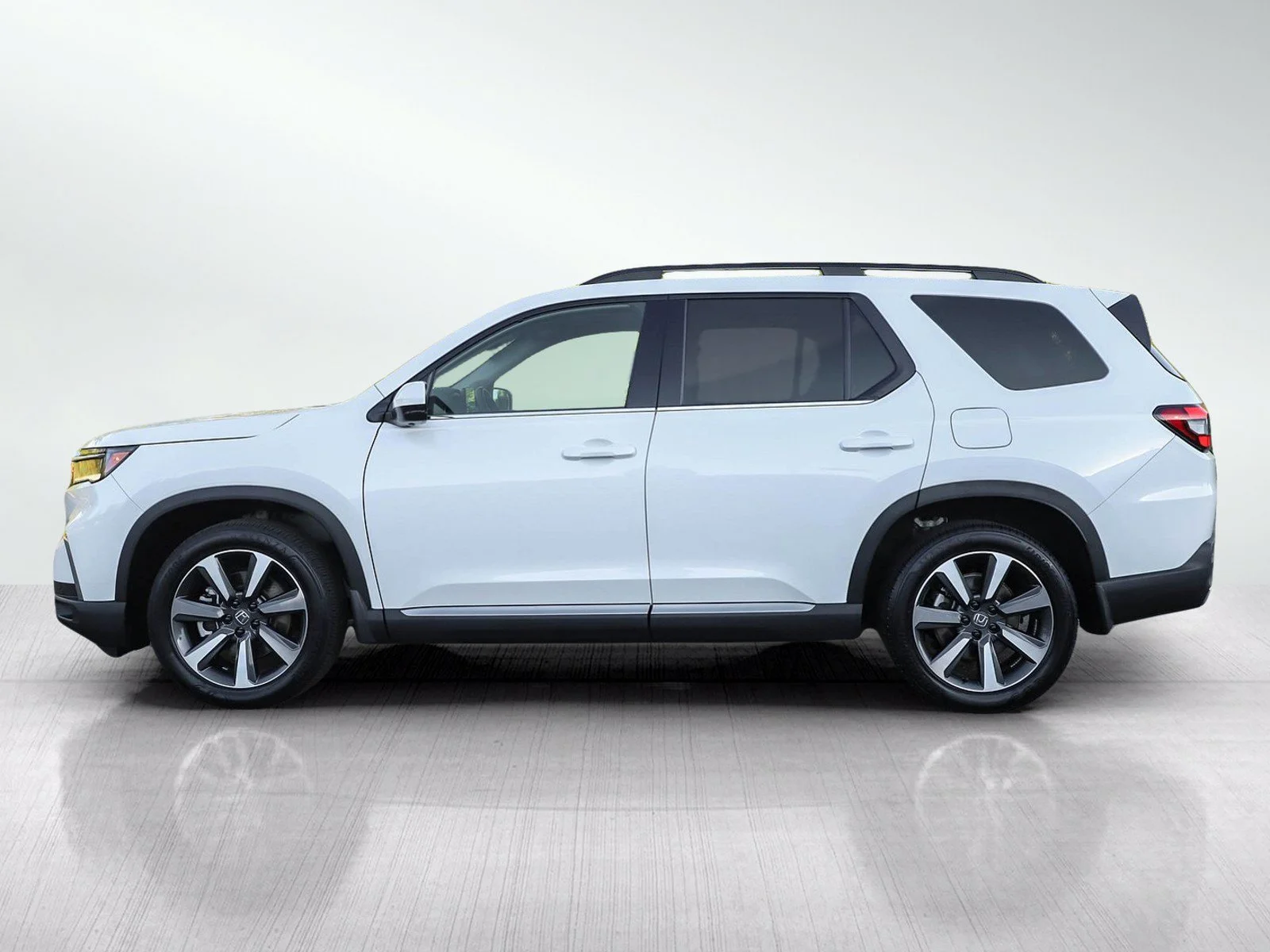 Used 2024 Honda Pilot Elite with VIN 5FNYG1H87RB047653 for sale in Burnsville, Minnesota