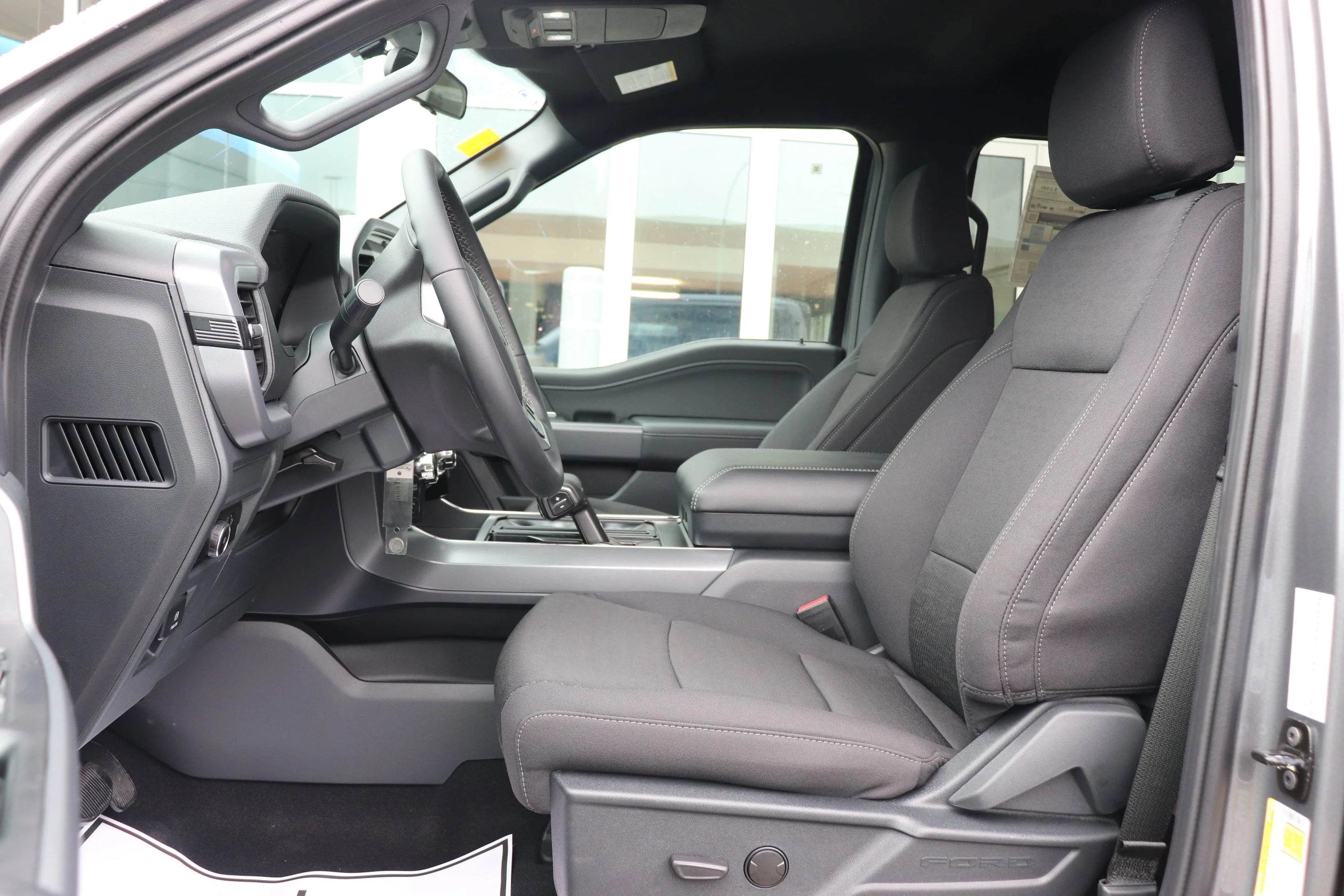 New 2026 CARBONIZED GREY METALLIC Ford XLT image 9