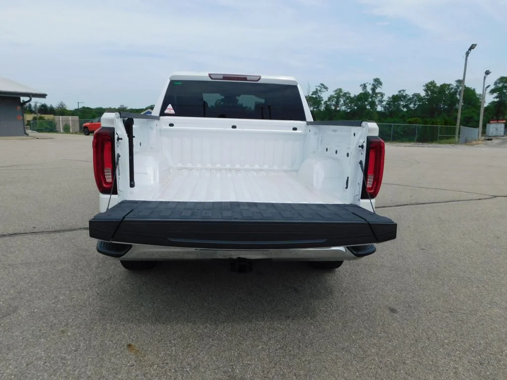 Used 2023 White GMC SLT image 7