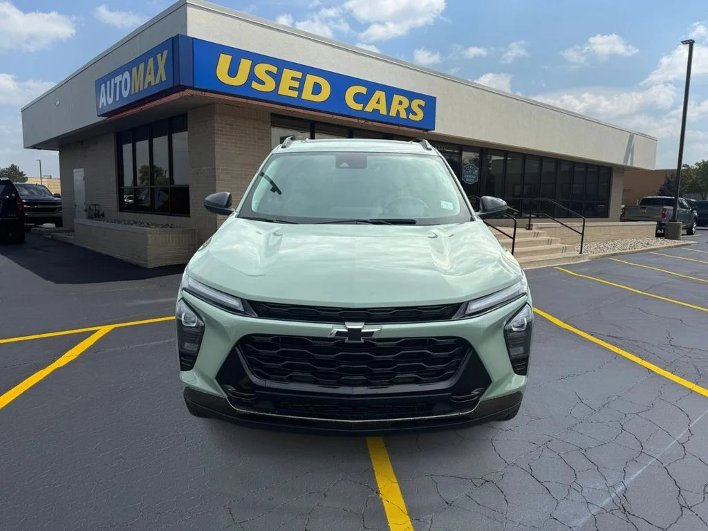 Used 2024 Green Chevrolet ACTIV image 3