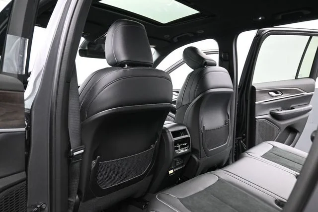 New 2026 Baltic Gray Metallic Clear-Coat Exterior Paint Jeep Altitude image 14
