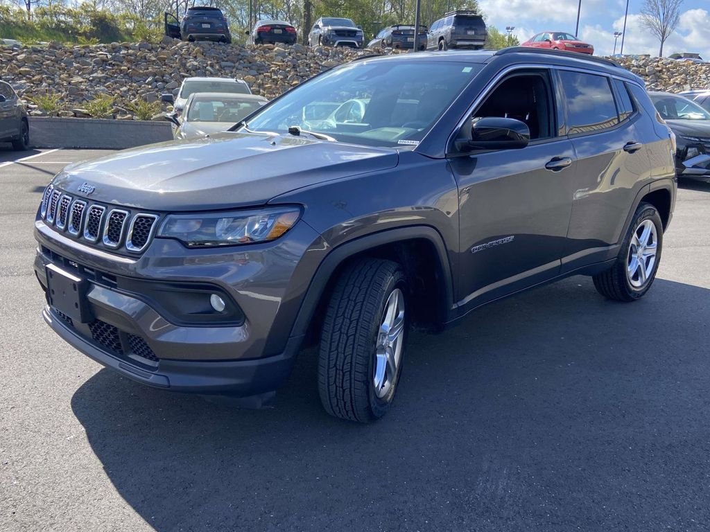 Used 2024 Gray Jeep Latitude image 7